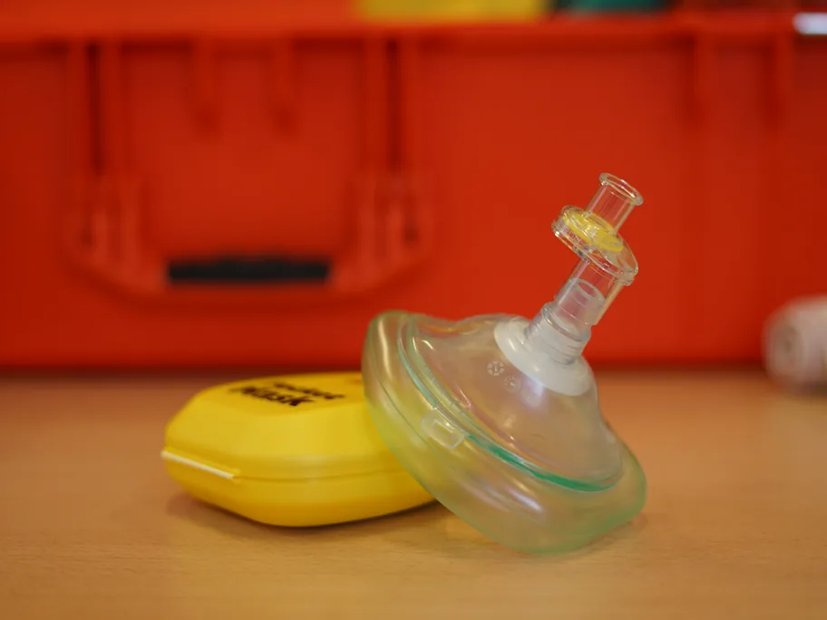 Pocket mask et mallette de mat&eacute;riel Pelican, pr&ecirc;ts &agrave; partir en formation